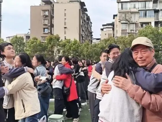 砺剑赴中考 逐梦启新程 | 万州一中初2026届中考誓师大会圆满举行 第51张 砺剑赴中考 逐梦启新程 | 万州一中初2026届中考誓师大会圆满举行 第51张