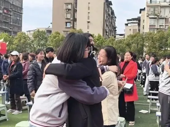 砺剑赴中考 逐梦启新程 | 万州一中初2026届中考誓师大会圆满举行 第53张 砺剑赴中考 逐梦启新程 | 万州一中初2026届中考誓师大会圆满举行 第53张