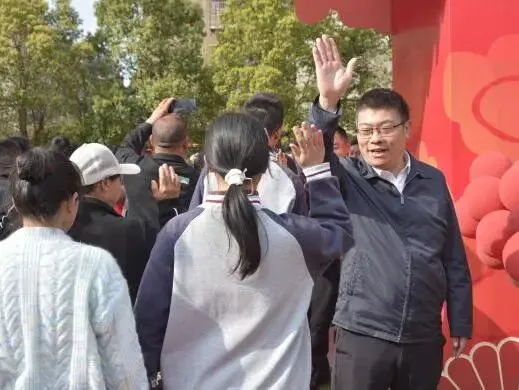 砺剑赴中考 逐梦启新程 | 万州一中初2026届中考誓师大会圆满举行 第66张 砺剑赴中考 逐梦启新程 | 万州一中初2026届中考誓师大会圆满举行 第66张