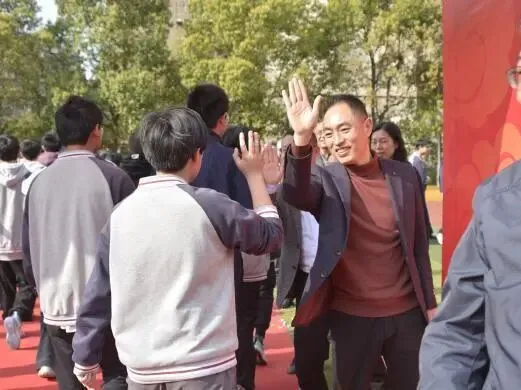 砺剑赴中考 逐梦启新程 | 万州一中初2026届中考誓师大会圆满举行 第71张 砺剑赴中考 逐梦启新程 | 万州一中初2026届中考誓师大会圆满举行 第71张