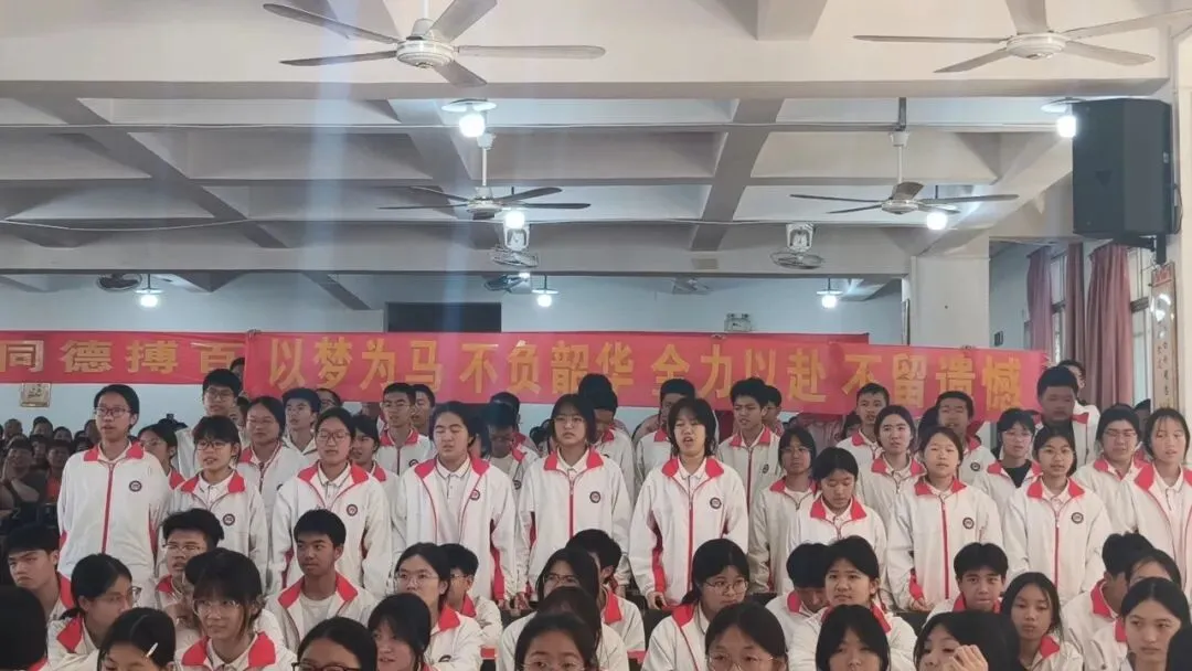 百日砺剑战中考,策马扬鞭创辉煌——南靖二中2026届中考百日冲刺誓师大会隆重举行 第22张 百日砺剑战中考,策马扬鞭创辉煌——南靖二中2026届中考百日冲刺誓师大会隆重举行 第22张