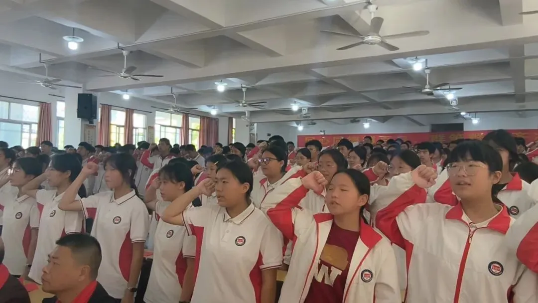 百日砺剑战中考,策马扬鞭创辉煌——南靖二中2026届中考百日冲刺誓师大会隆重举行 第35张 百日砺剑战中考,策马扬鞭创辉煌——南靖二中2026届中考百日冲刺誓师大会隆重举行 第35张