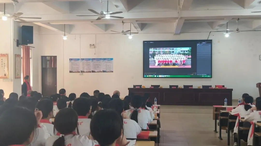 百日砺剑战中考,策马扬鞭创辉煌——南靖二中2026届中考百日冲刺誓师大会隆重举行 第37张 百日砺剑战中考,策马扬鞭创辉煌——南靖二中2026届中考百日冲刺誓师大会隆重举行 第37张