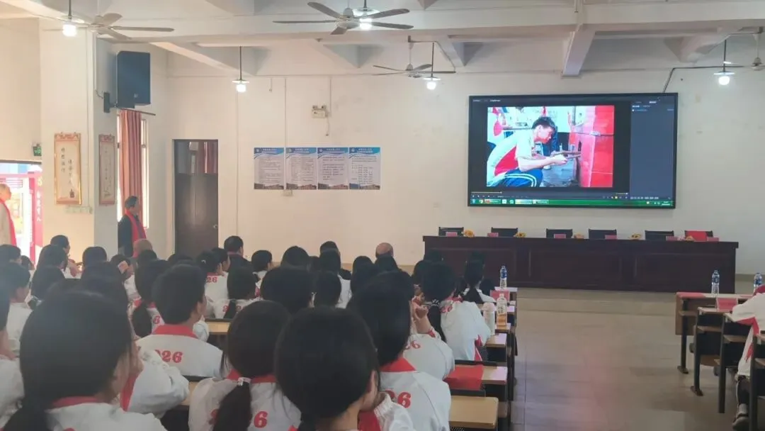 百日砺剑战中考,策马扬鞭创辉煌——南靖二中2026届中考百日冲刺誓师大会隆重举行 第38张 百日砺剑战中考,策马扬鞭创辉煌——南靖二中2026届中考百日冲刺誓师大会隆重举行 第38张