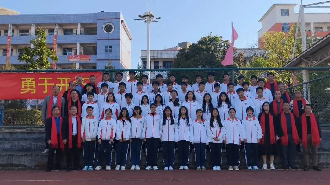 百日砺剑战中考,策马扬鞭创辉煌——南靖二中2026届中考百日冲刺誓师大会隆重举行 第47张 百日砺剑战中考,策马扬鞭创辉煌——南靖二中2026届中考百日冲刺誓师大会隆重举行 第47张
