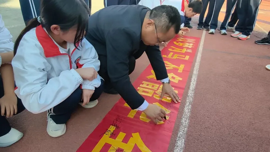 百日砺剑战中考,策马扬鞭创辉煌——南靖二中2026届中考百日冲刺誓师大会隆重举行 第48张 百日砺剑战中考,策马扬鞭创辉煌——南靖二中2026届中考百日冲刺誓师大会隆重举行 第48张