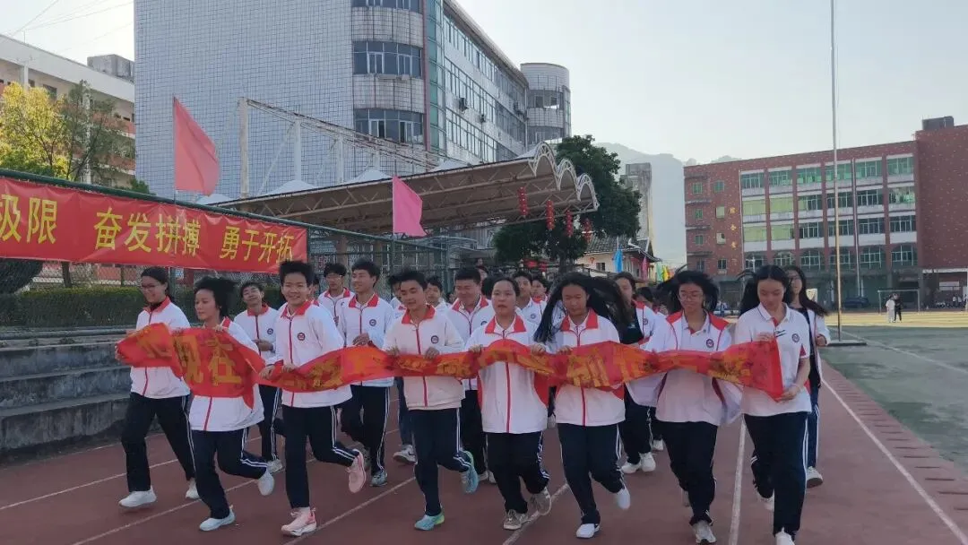 百日砺剑战中考,策马扬鞭创辉煌——南靖二中2026届中考百日冲刺誓师大会隆重举行 第64张 百日砺剑战中考,策马扬鞭创辉煌——南靖二中2026届中考百日冲刺誓师大会隆重举行 第64张