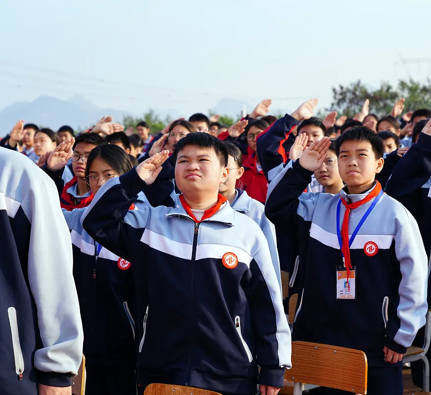 百日誓师燃斗志 凝心聚力向中考——来宾市第十一中学举行2026届百日誓师大会 第2张