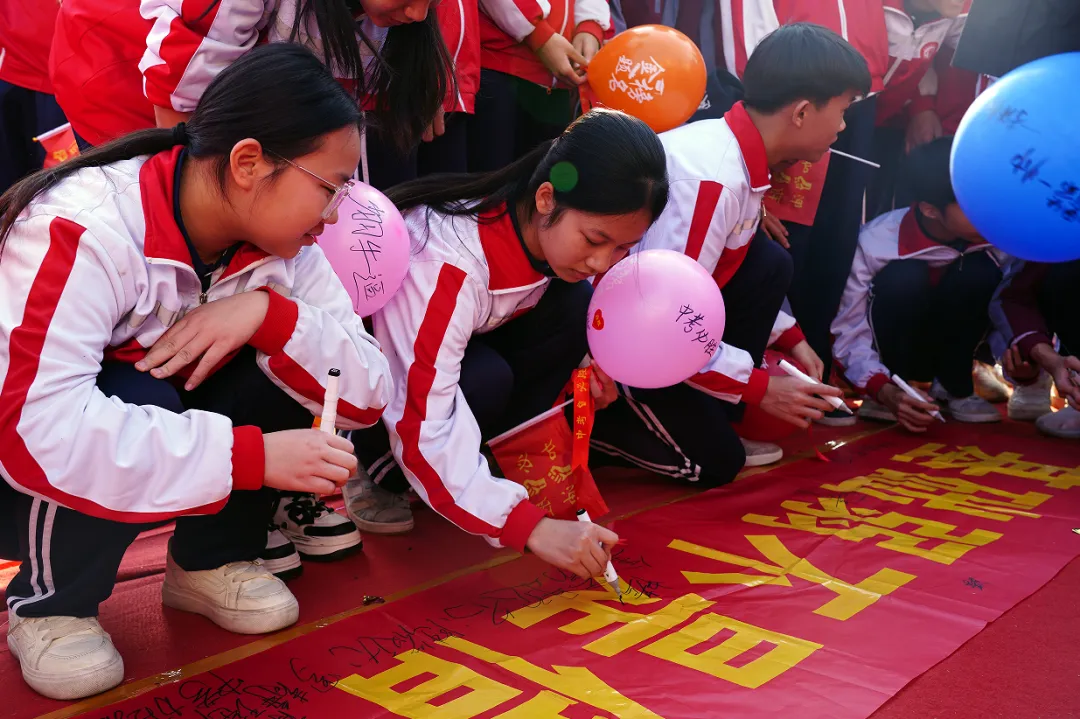 百日誓师燃斗志 凝心聚力向中考——来宾市第十一中学举行2026届百日誓师大会 第17张