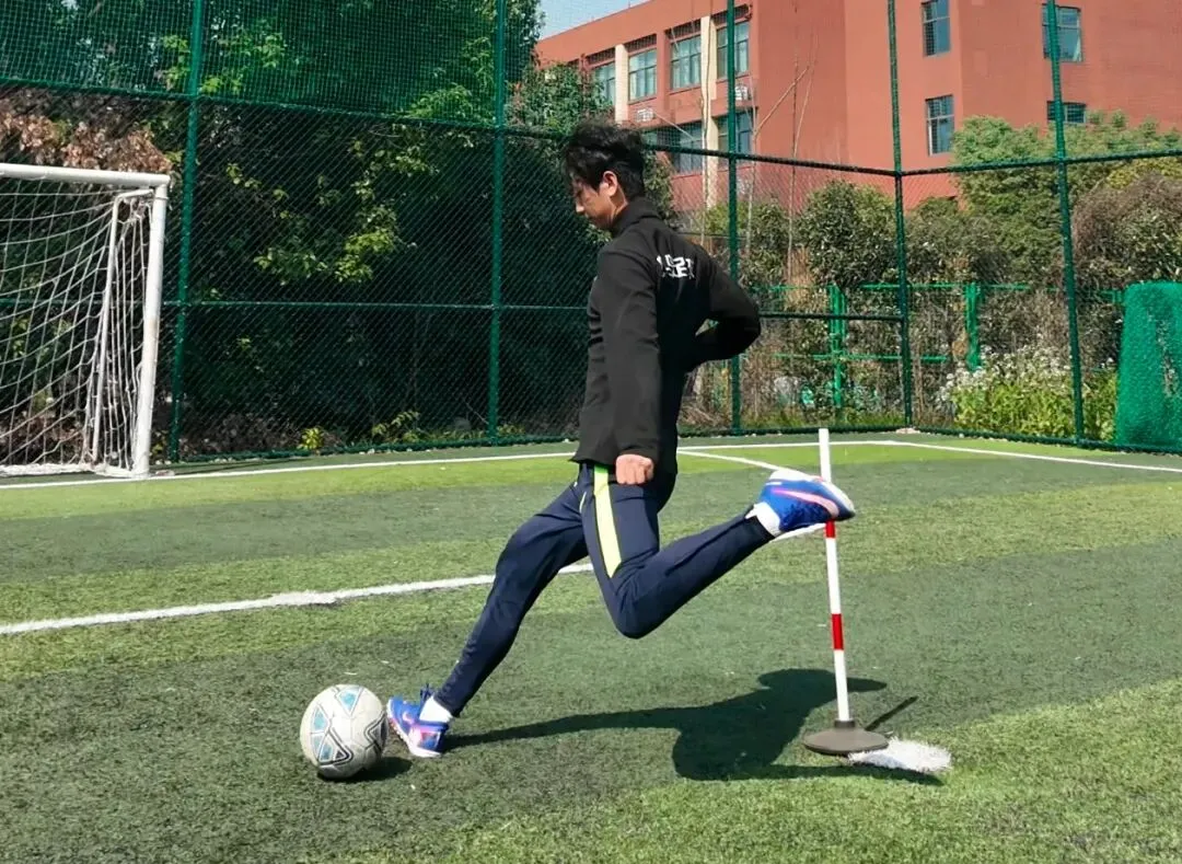 2026杭州中考体育,冲刺特训班,足球绕杆...... 第16张