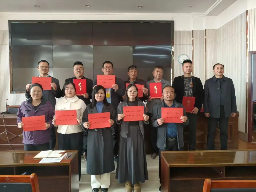 凝心聚力向未来——爱心企业家助力我校中考表彰暨动员大会圆满举行 第3张