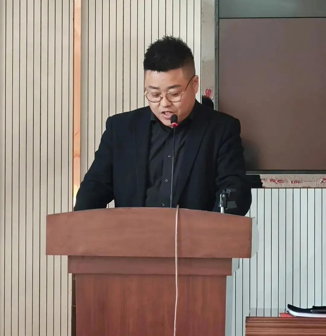 凝心聚力向未来——爱心企业家助力我校中考表彰暨动员大会圆满举行 第5张