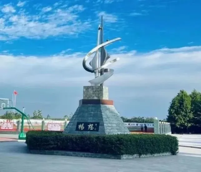 凝心聚力向未来——爱心企业家助力我校中考表彰暨动员大会圆满举行 第8张