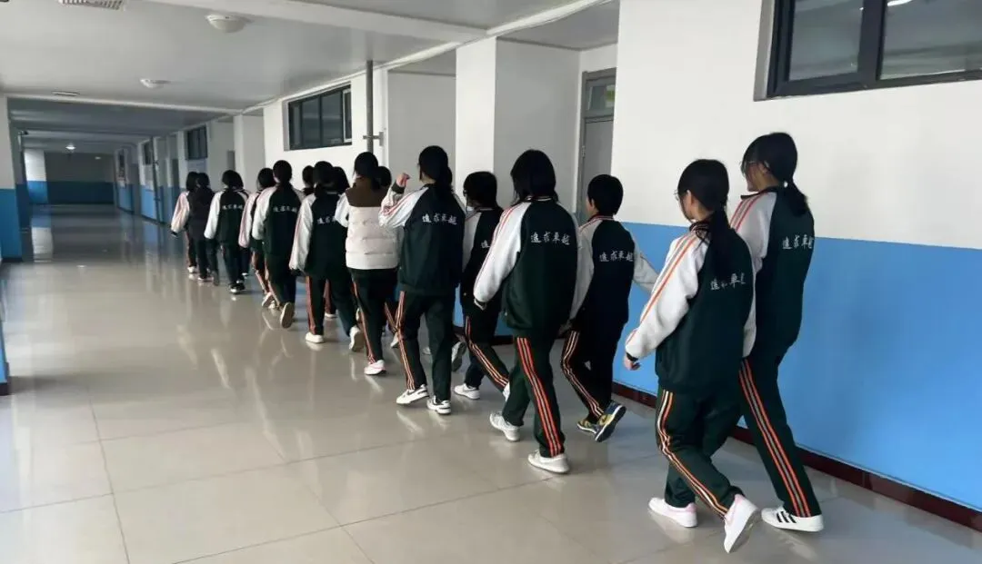 指尖逐光 智启未来——我校初中部信息技术模拟考试纪实 第15张