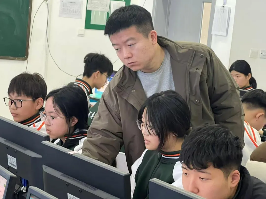 指尖逐光 智启未来——我校初中部信息技术模拟考试纪实 第22张