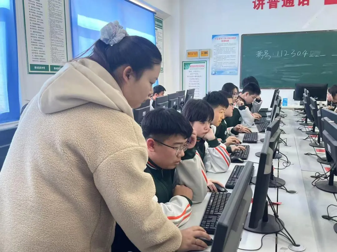 指尖逐光 智启未来——我校初中部信息技术模拟考试纪实 第24张