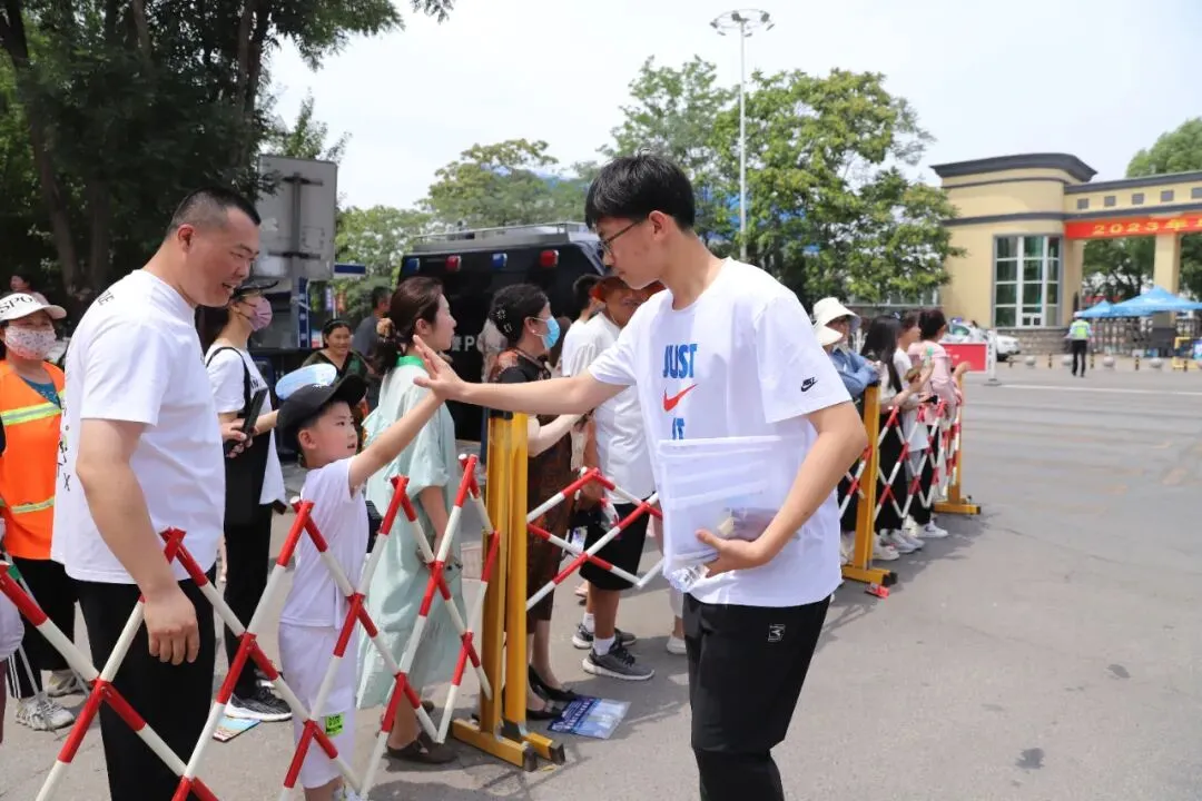 中考拉开大幕 考生自信应考 第8张