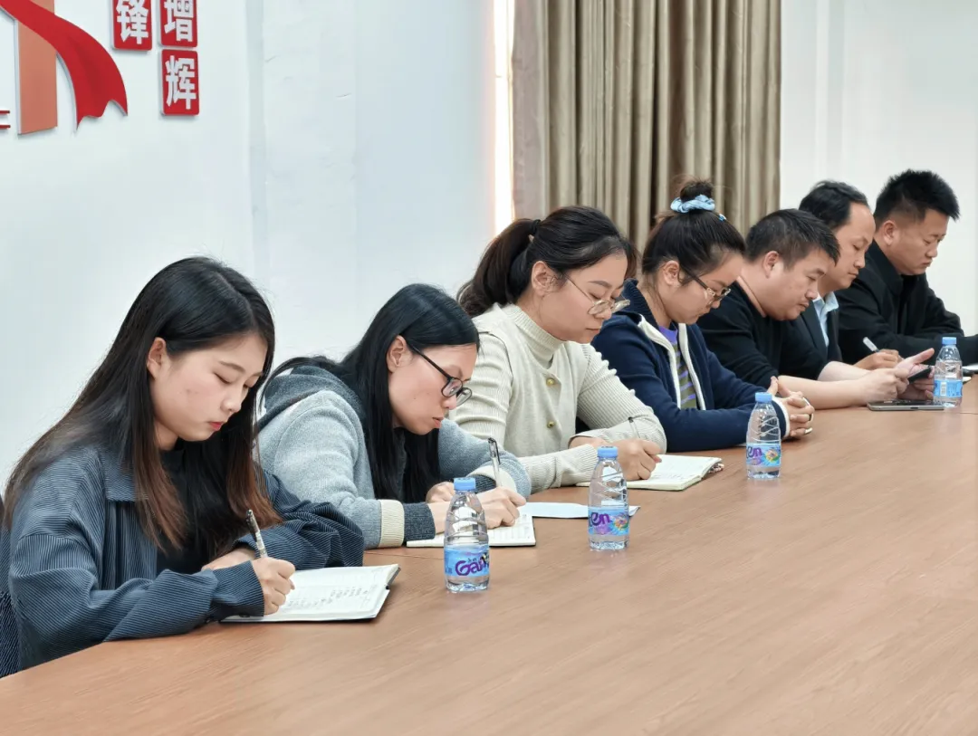 龙马精神战中考,勠力同心谱新篇——翡翠山湖学校2026年中考复习备考教师动员会 第15张 龙马精神战中考,勠力同心谱新篇——翡翠山湖学校2026年中考复习备考教师动员会 第15张