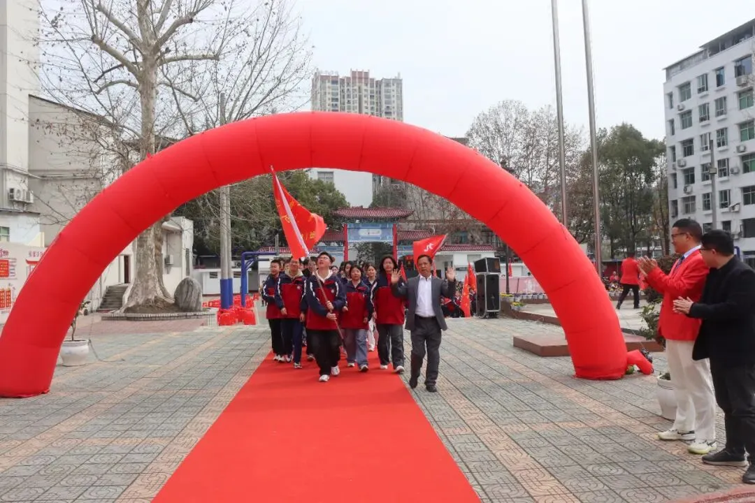 厉兵秣马迎中考,百日誓师振雄心——2026年春季学期开学典礼暨百日誓师大会 第37张 厉兵秣马迎中考,百日誓师振雄心——2026年春季学期开学典礼暨百日誓师大会 第37张