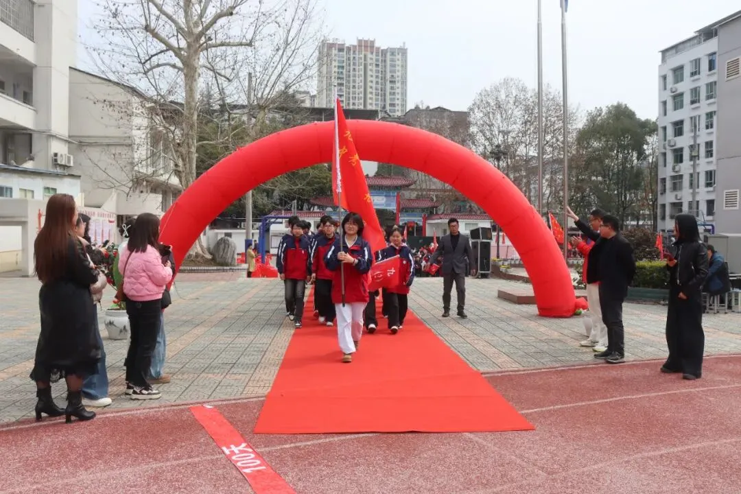 厉兵秣马迎中考,百日誓师振雄心——2026年春季学期开学典礼暨百日誓师大会 第38张 厉兵秣马迎中考,百日誓师振雄心——2026年春季学期开学典礼暨百日誓师大会 第38张
