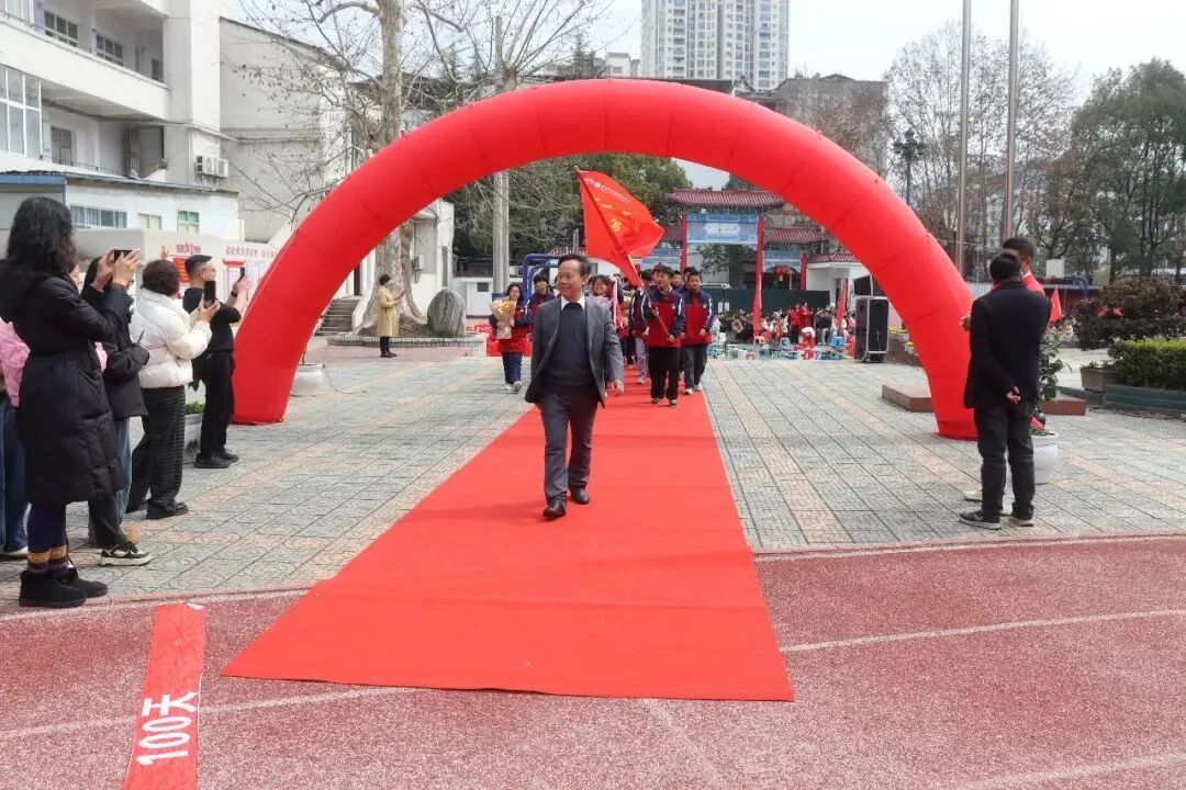 厉兵秣马迎中考,百日誓师振雄心——2026年春季学期开学典礼暨百日誓师大会 第43张 厉兵秣马迎中考,百日誓师振雄心——2026年春季学期开学典礼暨百日誓师大会 第43张