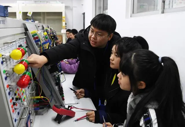 中考分流是“修罗场”还是“分水岭”?抑或还有第三条路? 第1张