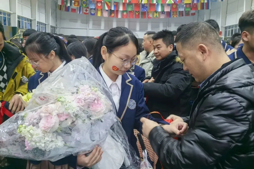 笃真自强鏖百日,砺志攻坚迎中考 | 西安博爱学校初2026届中考百日誓师大会隆重举行 第60张 笃真自强鏖百日,砺志攻坚迎中考 | 西安博爱学校初2026届中考百日誓师大会隆重举行 第60张