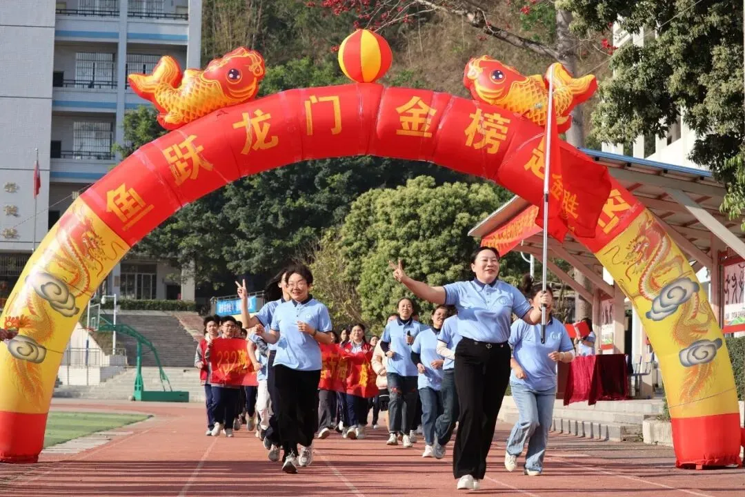凝心聚力战百日,六月中考铸辉煌——梧州市第十中学举行中考百日动员大会 第20张