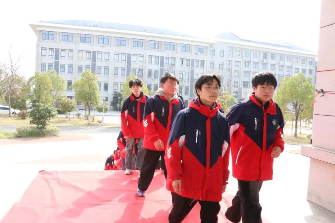 【中考加油】马跃百关 折桂当时—— 叶集区实验学校2026届毕业生心理健康教育暨动员大会隆重举行 第8张 【中考加油】马跃百关 折桂当时—— 叶集区实验学校2026届毕业生心理健康教育暨动员大会隆重举行 第8张