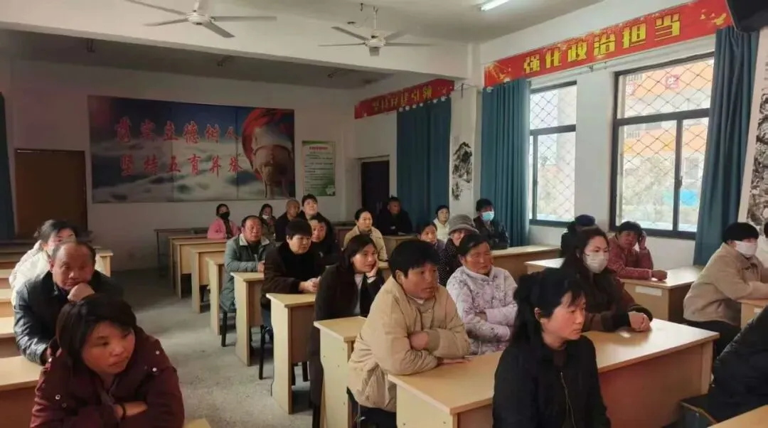 凝心聚力 备战中考——砀山县王古楼初中召开九年级家校共育家长会 第4张