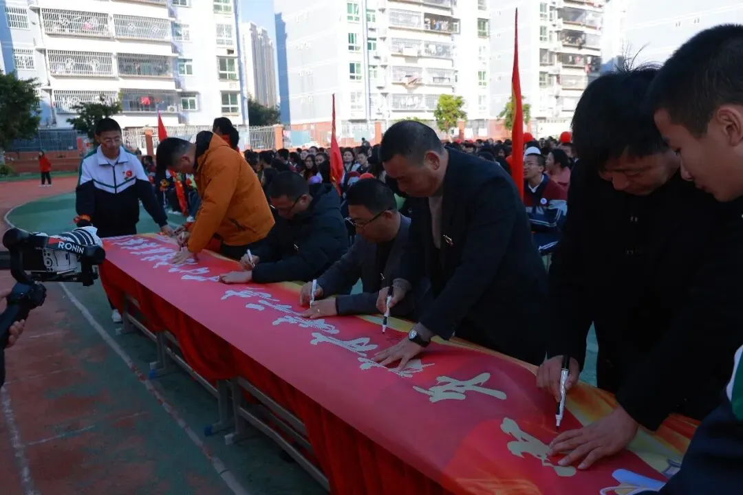 以梦为马,飞驰人生!我校隆重举行中考百日誓师大会 第71张