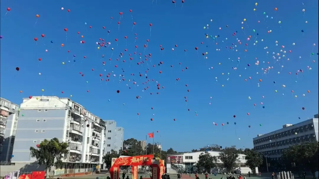 以梦为马,飞驰人生!我校隆重举行中考百日誓师大会 第73张