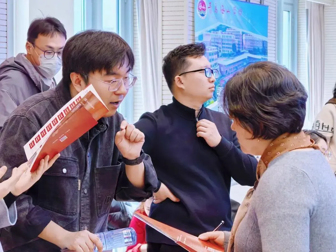 线上线下问中考!半岛中招会火热开局,携众高中全力助考中考季 第8张 线上线下问中考!半岛中招会火热开局,携众高中全力助考中考季 第8张