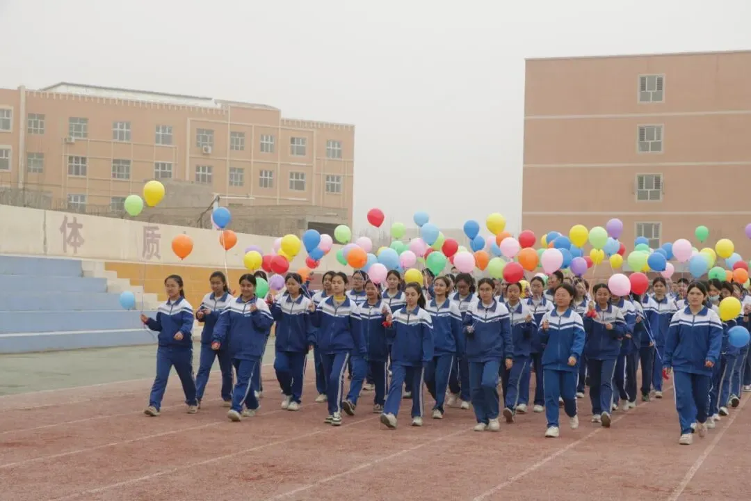 【中考动态】百日磨砺终亮剑 全力以赴定乾坤 —— 我校隆重举行2026届百日誓师大会 第5张 【中考动态】百日磨砺终亮剑 全力以赴定乾坤 —— 我校隆重举行2026届百日誓师大会 第5张