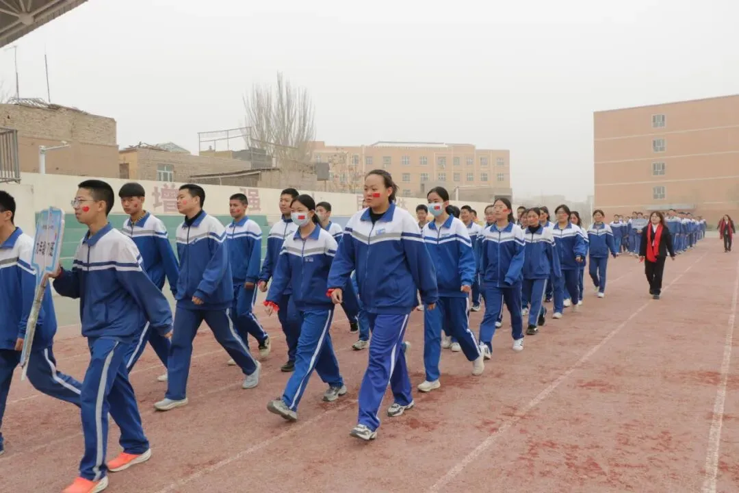 【中考动态】百日磨砺终亮剑 全力以赴定乾坤 —— 我校隆重举行2026届百日誓师大会 第15张 【中考动态】百日磨砺终亮剑 全力以赴定乾坤 —— 我校隆重举行2026届百日誓师大会 第15张