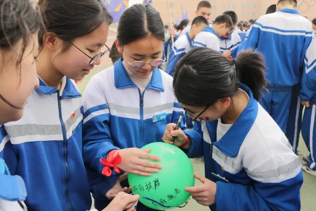 【中考动态】百日磨砺终亮剑 全力以赴定乾坤 —— 我校隆重举行2026届百日誓师大会 第55张 【中考动态】百日磨砺终亮剑 全力以赴定乾坤 —— 我校隆重举行2026届百日誓师大会 第55张