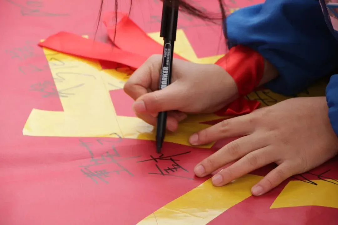 【中考动态】百日磨砺终亮剑 全力以赴定乾坤 —— 我校隆重举行2026届百日誓师大会 第60张 【中考动态】百日磨砺终亮剑 全力以赴定乾坤 —— 我校隆重举行2026届百日誓师大会 第60张