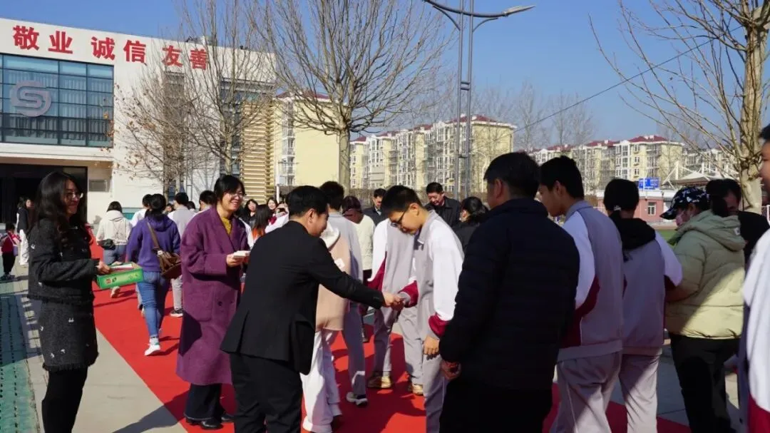 凝心聚力战百日 乘风破浪赢中考——延庆十一中学2026届初三百日誓师大会圆满举行 第2张 凝心聚力战百日 乘风破浪赢中考——延庆十一中学2026届初三百日誓师大会圆满举行 第2张