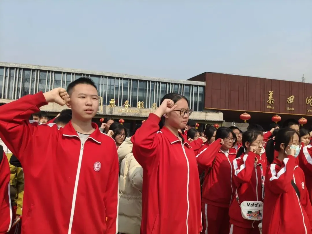 百日冲刺攀高峰 长城砺剑赴中考——北京十一怀柔实验学校(初中部)初三年级社会大课堂暨百日誓师圆满举行 第33张