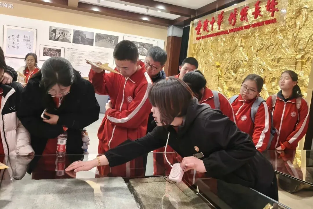 百日冲刺攀高峰 长城砺剑赴中考——北京十一怀柔实验学校(初中部)初三年级社会大课堂暨百日誓师圆满举行 第39张