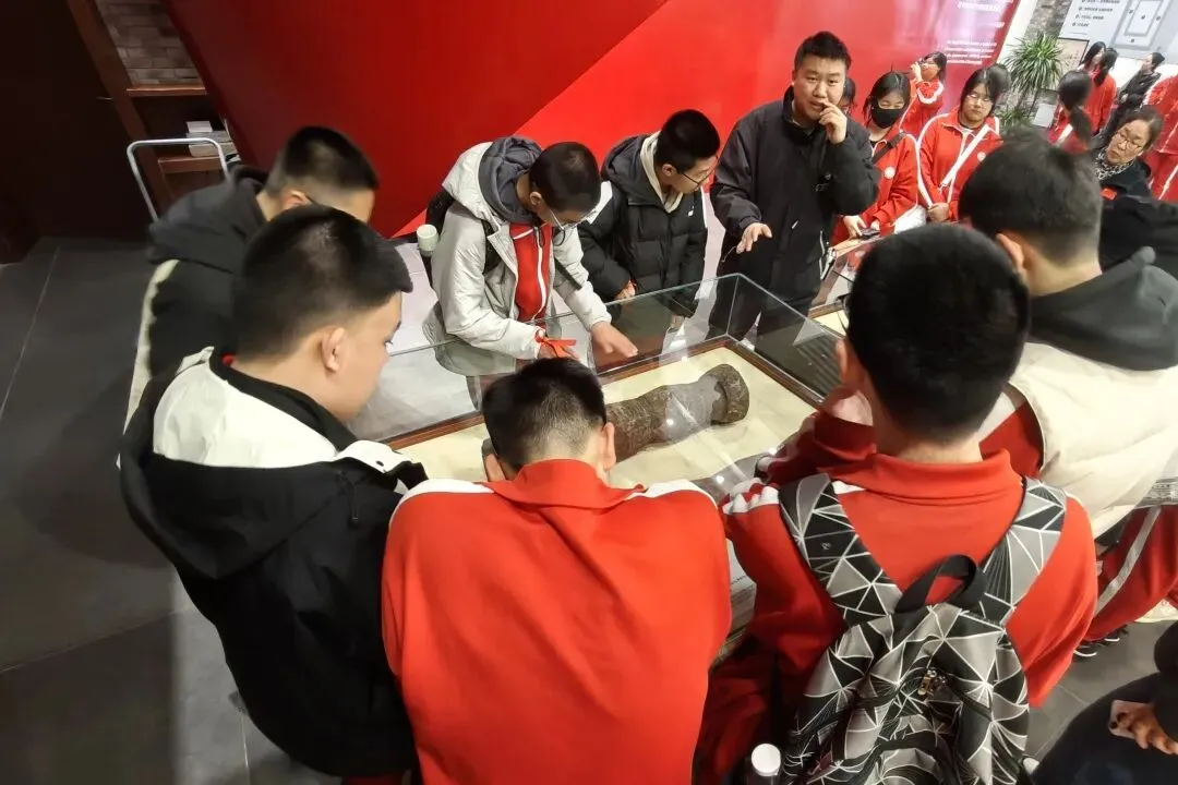 百日冲刺攀高峰 长城砺剑赴中考——北京十一怀柔实验学校(初中部)初三年级社会大课堂暨百日誓师圆满举行 第40张