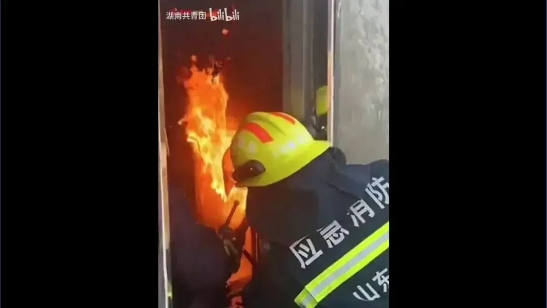 2026春| 中考道法复习八上第三单元《勇担社会责任》(致敬逆行英雄消防员) 第11张