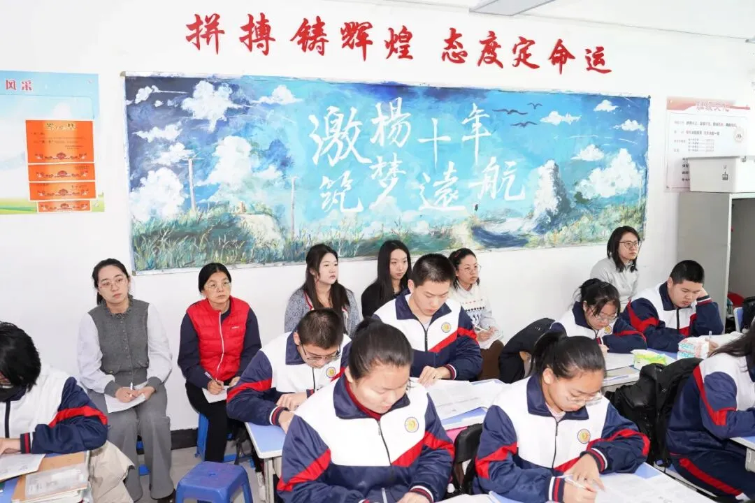 以研促教强实效 凝心聚力备中考——萝北县宝泉岭学校初四听评课活动纪实 第14张 以研促教强实效 凝心聚力备中考——萝北县宝泉岭学校初四听评课活动纪实 第14张