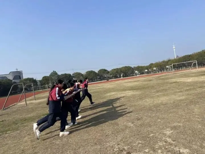 暖心教育|百日冲刺战中考 一鼓作气创辉煌 ---------独山港中学举行2026年百日誓师大会 第23张 暖心教育|百日冲刺战中考 一鼓作气创辉煌 ---------独山港中学举行2026年百日誓师大会 第23张