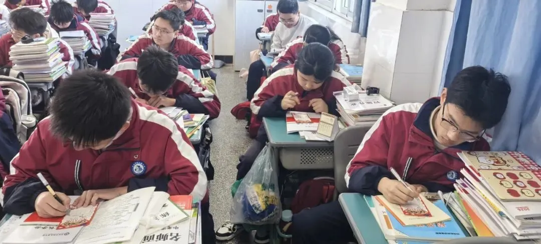 暖心教育|百日冲刺战中考 一鼓作气创辉煌 ---------独山港中学举行2026年百日誓师大会 第26张 暖心教育|百日冲刺战中考 一鼓作气创辉煌 ---------独山港中学举行2026年百日誓师大会 第26张