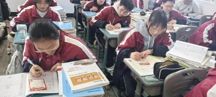 暖心教育|百日冲刺战中考 一鼓作气创辉煌 ---------独山港中学举行2026年百日誓师大会 第28张 暖心教育|百日冲刺战中考 一鼓作气创辉煌 ---------独山港中学举行2026年百日誓师大会 第28张