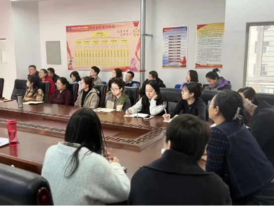 同心备战中考 聚力决胜六月 ——卓资县北京朝阳中学九年级教师会召开 第19张 同心备战中考 聚力决胜六月 ——卓资县北京朝阳中学九年级教师会召开 第19张