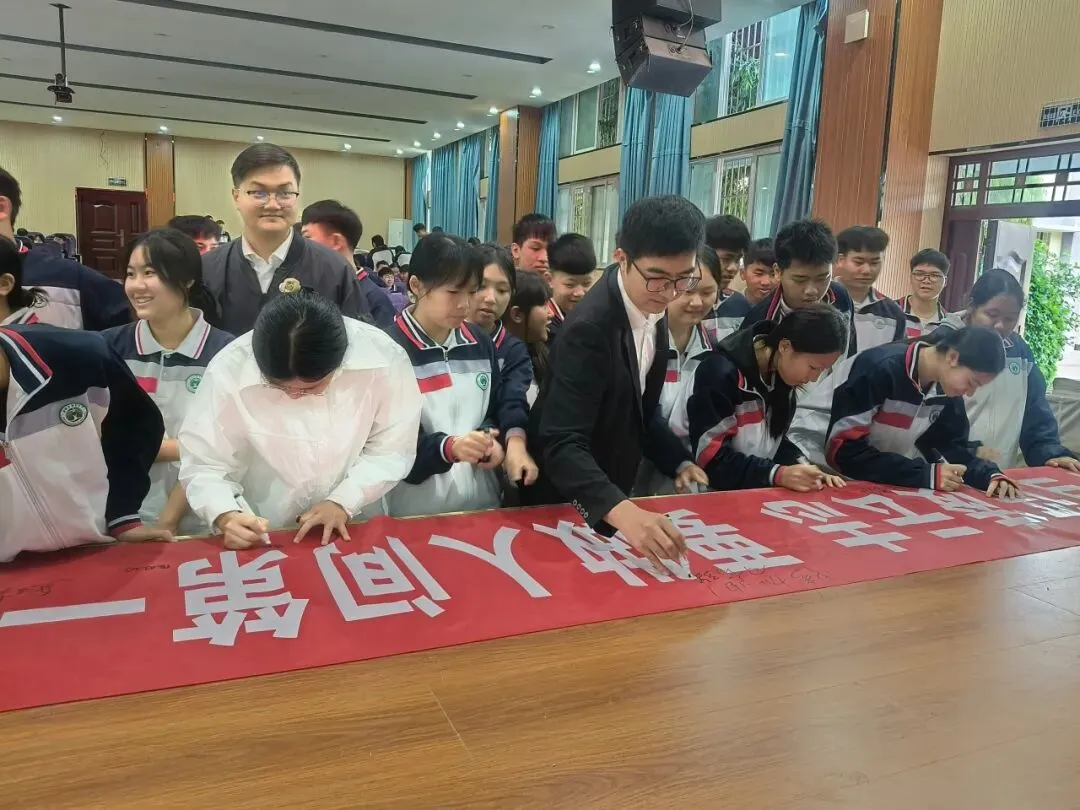 百日誓师燃壮志 逐梦中考谱新篇——勐仑中学初三中考百日誓师活动圆满举行 第14张