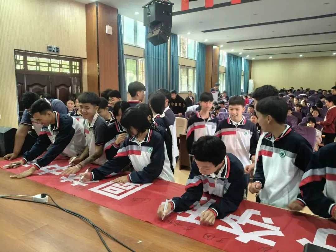 百日誓师燃壮志 逐梦中考谱新篇——勐仑中学初三中考百日誓师活动圆满举行 第15张