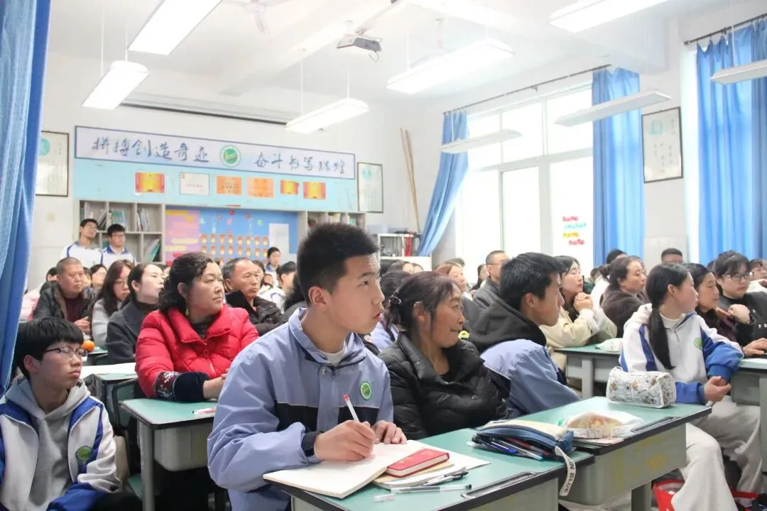 凝心聚力话成长 ,家校同心赴中考——三堆初级中学2026级九年级冲刺阶段家校共育交流会 第15张